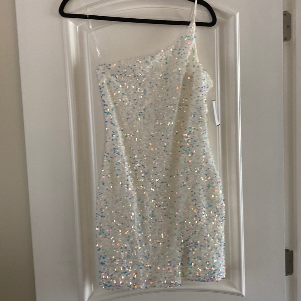 NWT One shoulder bodycon white iridescent sequin dress M